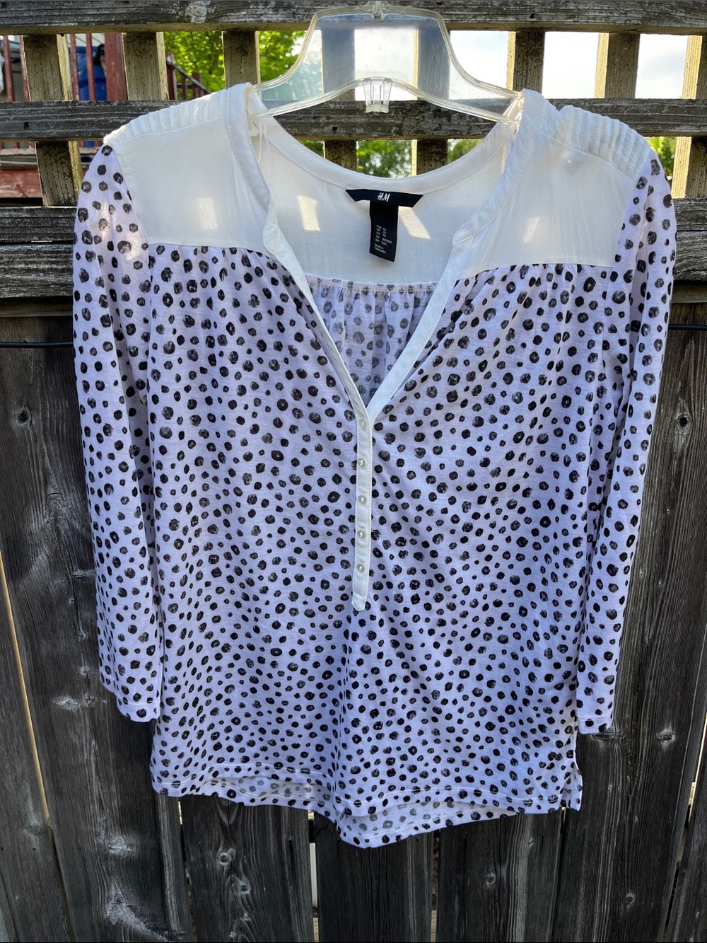 H&M Two‑Tone Dot Print V‑Neck Blouse – Lavender/White (XS)
